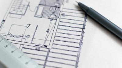 漫画追更工作流示意图，展示书架管理、更新通知与多平台备份的系统化追更方法